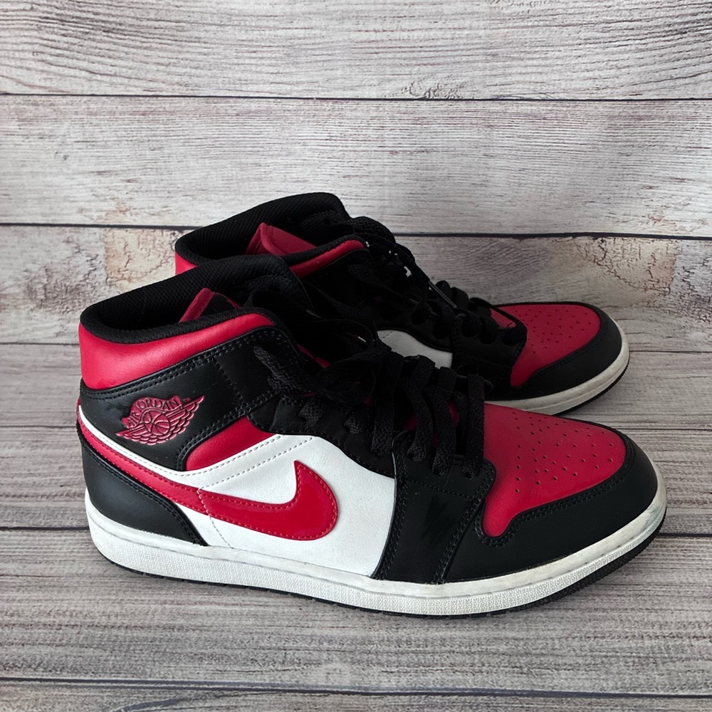 Nike Air Jordan 1 Mid Basketball Shoes Men's Size 10 Black Red With Box